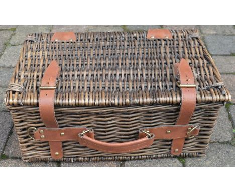 Wicker picnic hamper