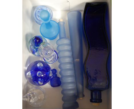 A small collection of modern glass ware to include a Parlane blue glass jar and stopper of tapered cylindrical form, a Langha