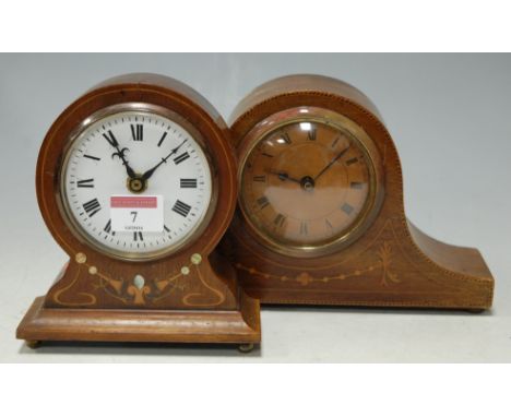 An Edwardian mahogany and satinwood inlaid balloon shaped mantel clock having an enamel dial with Roman numerals, together wi