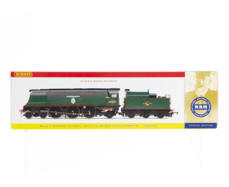 Hornby 00 Gauge National Railway Museum Special Edition R2385 'Winston Churchill' Locomotive and Tender, BR green 34051, in o
