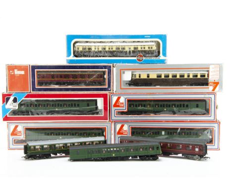 OO Gauge GWR Railcar BR DMU and Others, a boxed Lima 205132A5 GWR Railcar, Lima boxed three car DMU in BR green livery 205139