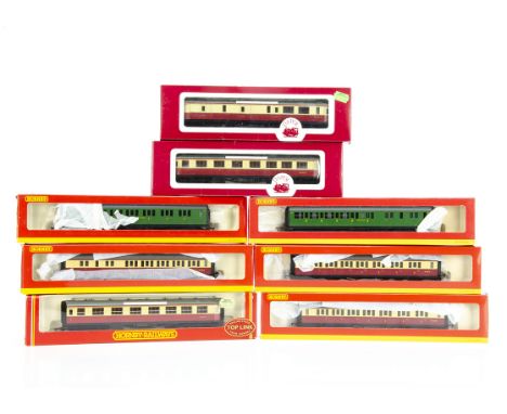 Hornby and Dapol 00 Gauge BR ex GWR and SR Coaches, R4208 BR red and cream Centenary Composite, R4242 Composite 6181 (2), R42