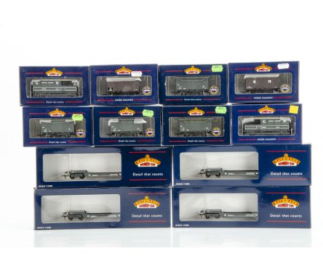 Bachmann 00 Gauge GWR and SR wagons, GWR, 45 Ton bogie well wagon (4), Brake Vans (2), Fruit Vans (4), SR Vans (2), all in or