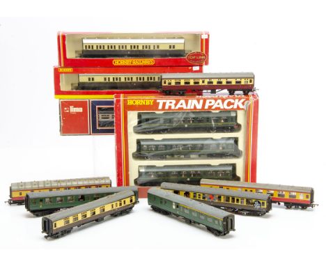 Hornby 00 Gauge Railcar Train Pack and various other makers coaches including Tri-ang, R369 BR green Class 110 3-Car unit, R4