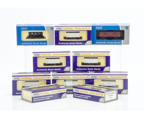Dapol N Gauge Goods Rolling Stock including rake of six Blue Spot Fish Vans, NB-051E white Fish Vans (6), 2F-047-006 BR maroo