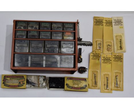 An assortment of OO Gauge railway components, including a Hornby-Dublo Ring-field motor (long-reach type for 8F or similar), 