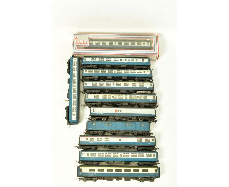 A QUANTITY OF UNBOXED AND ASSORTED MK.I AND MK.II COACHING STOCK, assorted models by Tri-ang, Hornby, Lima and Airfix, all in