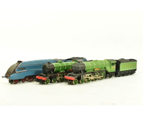 THREE BOXED HORNBY OO GAUGE LOCOMOTIVES OF L.N.E.R. ORIGIN, class B17 'Manchester United' No.2862, (R053), class A3 'Flying S