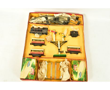 A BOXED BRIMTOY O GAUGE CLOCKWORK TRAIN SET, has 8/8 stamped on lid, locomotive and tender No.67040, B.R. lined black livery 