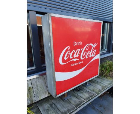 Coca-Cola double-sided Dutch/Belgian light up sign in original condition.    Height: 100 cm. Width: 100 cm. Depth: 20 cm. Con