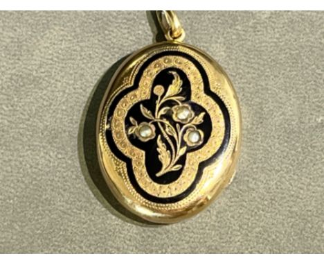 Ladies 18ct gold seed pearl and enamel locket pendant. 5.8g