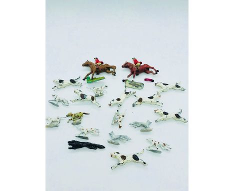 Small selection of vintage lead Hunting theme figures.