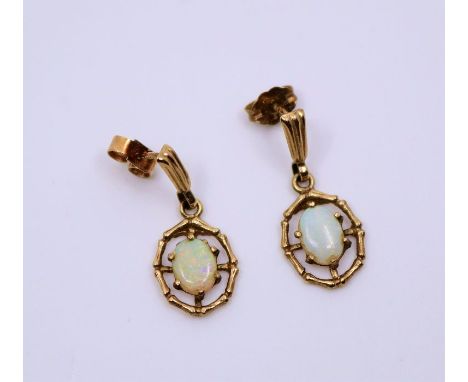 A pair of opal earrings, weight:1.62g