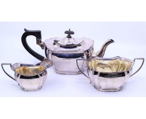 A fine quality Art Nouveau silver three piece set , 1.14kg&nbsp;