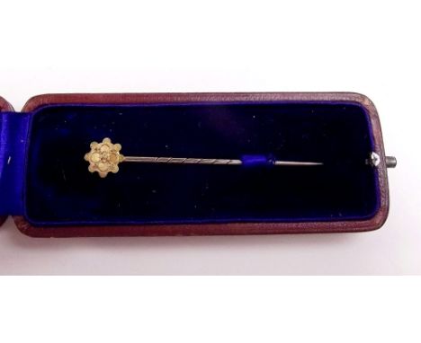 An Edwardian gold stick pin in fitted case 