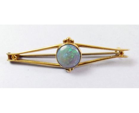 An 18ct gold opal brooch 