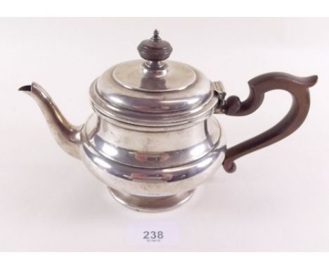 A silver circular teapot, Birmingham 1922, 10ozs