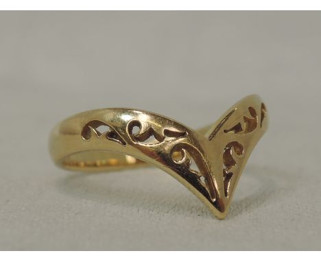 A lady's 14ct gold wishbone ring having pierced decoration, size O2.7G