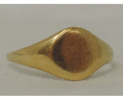 An 18ct gold signet ring of plain form, size N/O2.6g