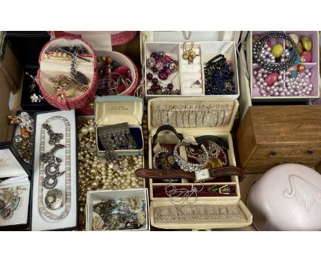 VINTAGE & LATER COSTUME JEWELLERY COLLECTION & OTHER COLLECTABLES to include a moonstone set pewter button, small inlaid thre