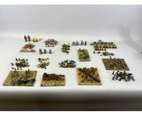 LARGE QUANTITY OF HAND PAINTED METAL SMALL SCALE MODEL FIGURES, mainly 19th century soldiersProvenance: private collection De