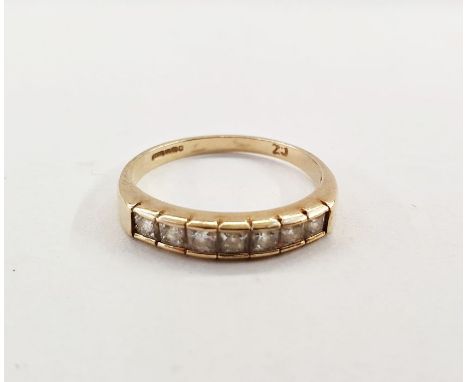 9ct gold ring set with seven square cut cubic zirconia, finger size Q