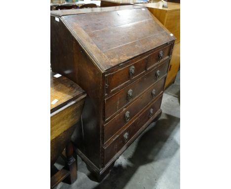 George III oak bureau with fitted interior, above two short and three long graduated drawers, on bracket feet, 91cm x 112cm