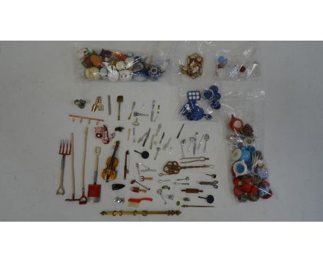 Quantity of dolls house accessories to include decorative china and glass jugs and vases, Willow pattern plates, cabaret set,