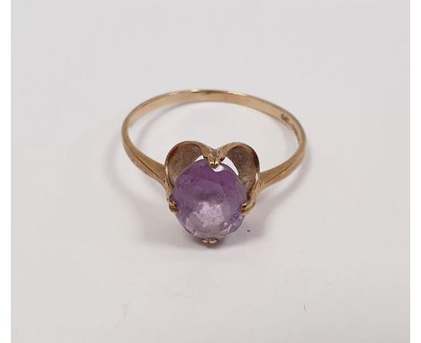 9ct gold and amethyst ring set single oval stone