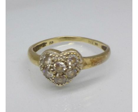 A 9ct gold, heart shaped cluster ring, 1.8g, R