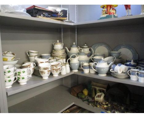 A Royal Doulton 'Reflection' part tea and coffee set, a Noritake Richmond part dinner service and miscellaneous tableware to 