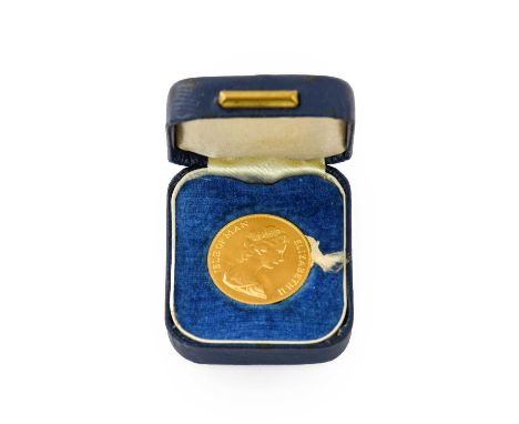 Isle of Man, Gold Pound (Sovereign) 1974, obv. Machin portrait of the Queen, rev. Viking on horseback carrying shield &amp; r