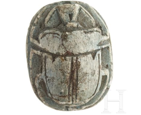   Skarabäus mit Hieroglyphen auf der Unterseite, Ägypten, 2. - 1. Jtsd. v. Chr.   Naturalistisch gearbeiteter Skarabäus mit l