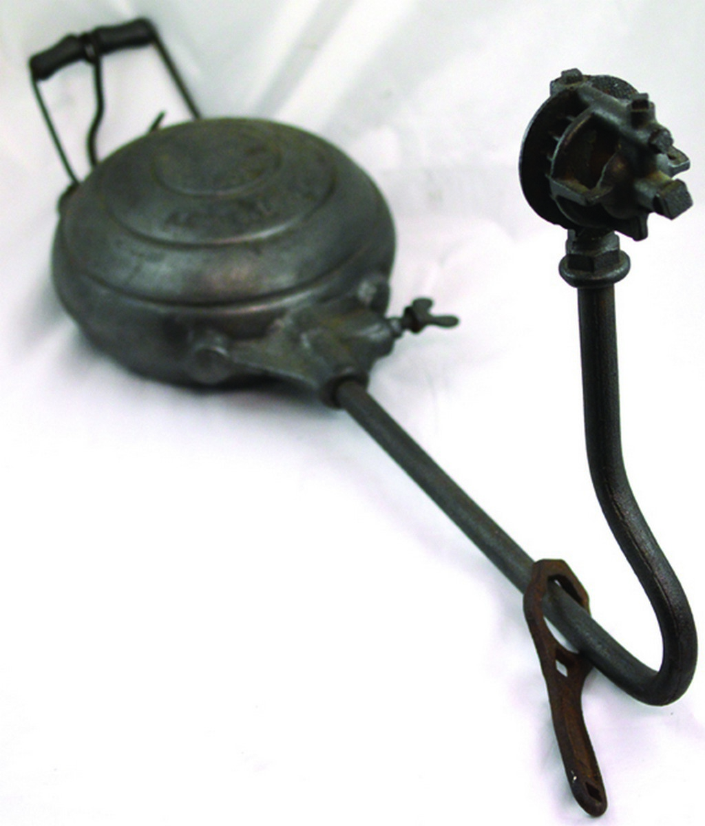 WELLS PARAFIN GAS LAMP. 24ins long, heavy cast iron ‘WELLS PARAFFIN GAS LAMP/ SAFETY FROM EXPLOSI