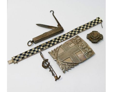 A belt buckle in the form of the City of London shield below the Tudor Rose and Fluer des Lys, Birmingham 1979, 6.25cm long, 