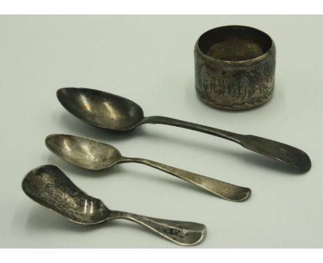 A silver caddy spoon, a teaspoon, a coffee spoon and a silver napkin ring, 2oz.