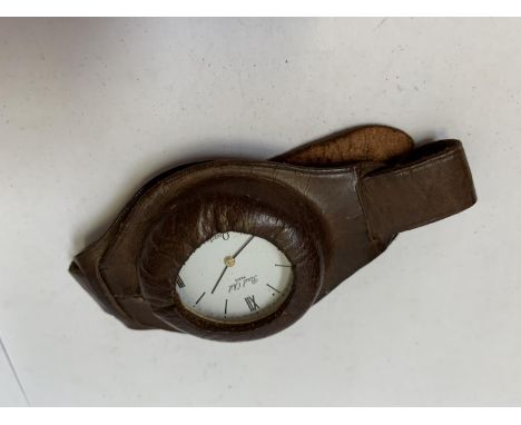 A VINTAGE LEATHER WRIST WATCH 