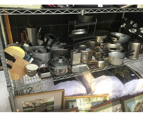 VARIOUS STAINLESS STEEL AND ENAMEL ITEMS TO INCLUDE BOWLS, TRAYS, PANS, RACKS ETC 