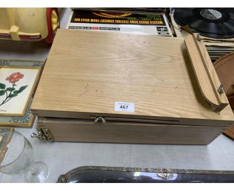 A WOODEN ARTISTS EASEL STAND BOX, OIL PAINTS ETC 