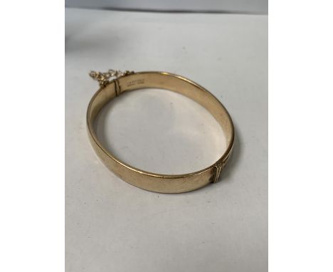 A 9CT GOLD PLATED BANGLE IN BOX 