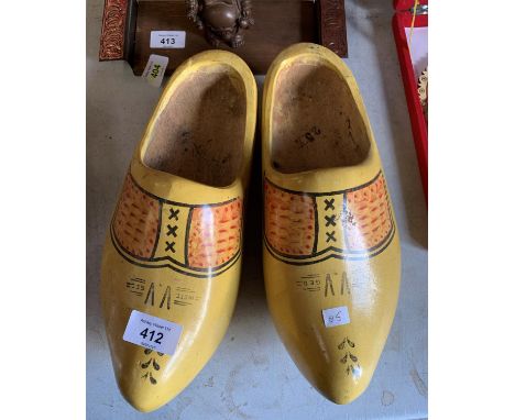 A PAIR OF VINTAGE WOODEN DUTCH CLOGS 