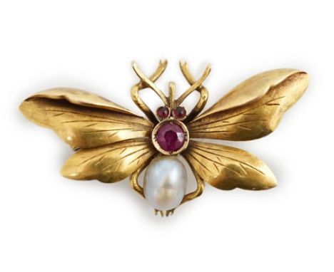 An early 20th century gold (stamped 18), ruby and baroque pearl set bug brooch, width 31mm, gross weight 3.5 grams.  Small ch