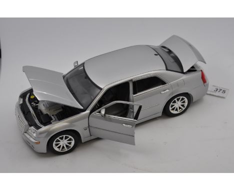 MAISTO CHRYSLER 300C HEMI SCALE 1:18 GC