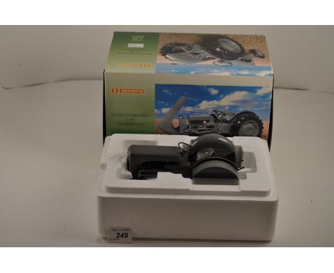 UNIVERSAL HOBBIES MASSEY FERGUSON TE20 'THE LITTLE GREY' SCALE 1:16 BOXED