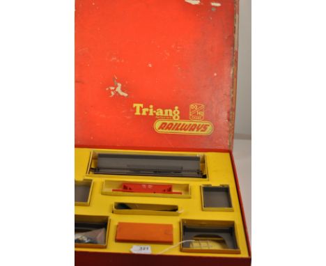 VINTAGE TRI-ANG 161 OPERATING HOPPER CAR SET BOXED