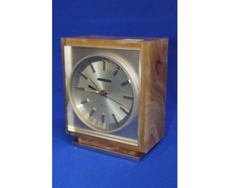 RETRO 1970s TOKYO QUARTZ MANTEL CLOCK
11 jewels quartz movement, the champagne dial with baton hour markers, contained in a m