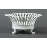 Korbschale auf Tatzenfüßen KPM,