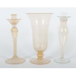 2 Kerzenleuchter & eine Vase wohl