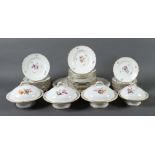 KPM-Speiseserviceteile mit Floraldekor