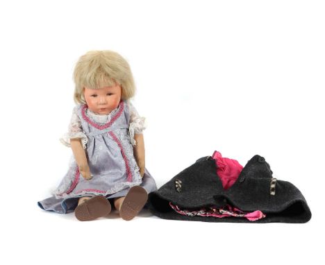 PuppeKäthe Kruse, ca. 1957, Stoffkopf m. 3 Hinterkopfnähten, blonde Perücke, schlanker Körper m. angenähten Armen und Bein, K